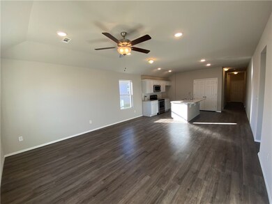 981 E Starling St, Fayetteville, AR 72701 - photo 4