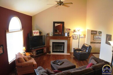 2522 SW Windermere Ct, Topeka, KS 66614 - photo 2