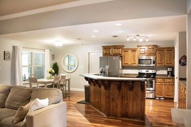 LIVING/KITCHEN