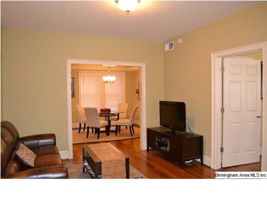 Smooth, high ceilings! Natural Light filled rooms.