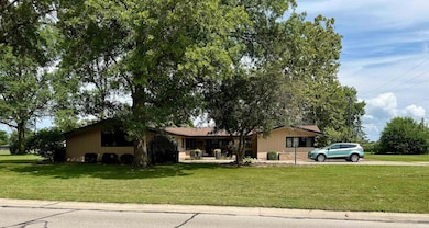 1105 Clark St, Berne, IN 46711 - photo 5