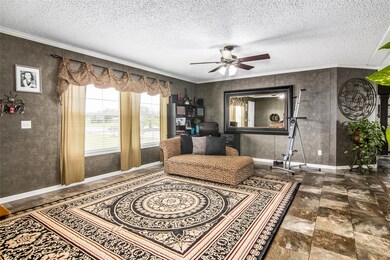 950 County Road 281 unit A/B, Alvin, TX 77511 - photo 5