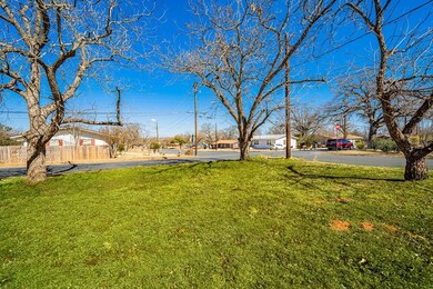902 Hill St, Fredericksburg, TX 78624 - photo 3