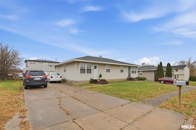 671 W 64th St, Davenport, IA 52806 - photo 2