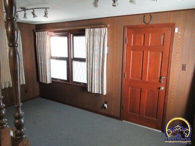 928 SW Medford Ave, Topeka, KS 66606 - photo 2