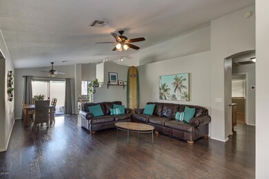 661 N Joshua Tree Ln-6