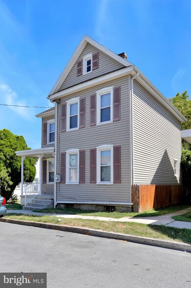 352 W Queen St, Chambersburg, PA 17201 - photo 4