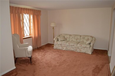 Nice bright Living room