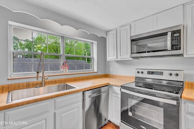 13-1921 Spring Hill Rd-13