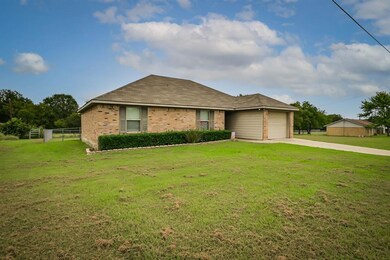 1002 Hidden Hills Dr, Corsicana, TX 75110 - photo 2