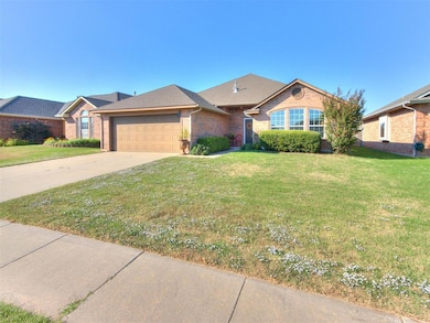 1621 SW 33rd St, Moore, OK 73160 - photo 2