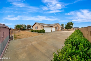 8347 W Avenue D, Lancaster, CA 93536 - photo 4