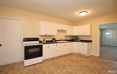 221 E 9th St, Jonesboro, IN 46938 - photo 4