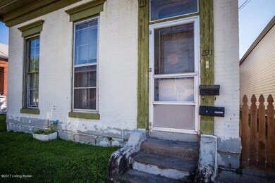 221 S Spring St-14