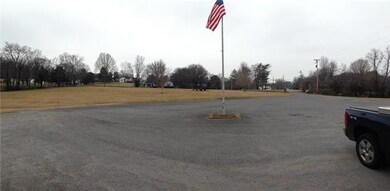 701 Kingree Rd, Shelbyville, TN 37160 - photo 2