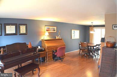 12609 Pinecrest Rd, Herndon, VA 20171 - photo 5