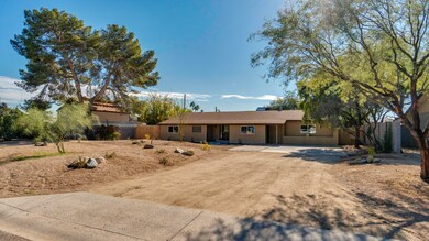 3249 E Sunnyside Ln-1