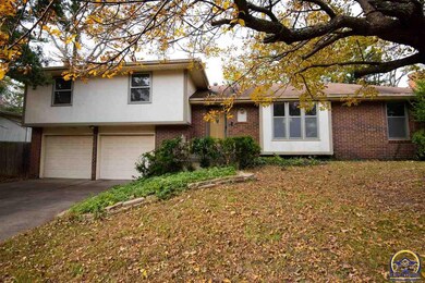 2805 SW Ashworth Place, Topeka, KS 66614 - photo 2