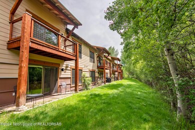 TCR_exterior_13