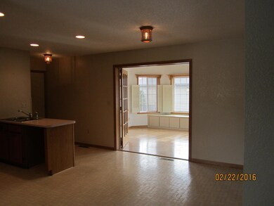 2214 4th St NE, Jamestown, ND 58401 - photo 4