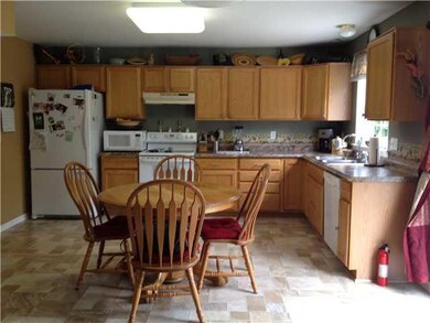 7232 Wilrose Ct, North Tonawanda, NY 14120 - photo 2