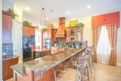 Upgraded Large 13x12 Kitchen With Granite Countert
