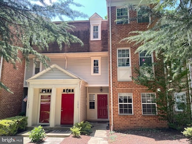 10406 Parthenon Ct, Bethesda, MD 20817 - photo 3