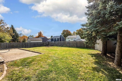 1033 W 58th St, Davenport, IA 52806 - photo 4