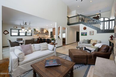 3984_bighorn_rd_a_living_c