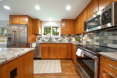 12561 Roosevelt Way NE, Seattle, WA 98125 - photo 6