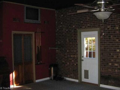 Game. Den/Game Room