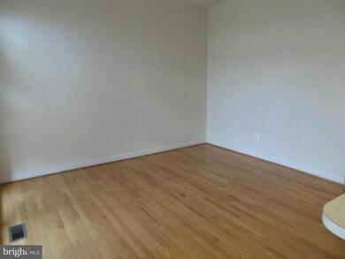 9044 Tanyard Ln, Lorton, VA 22079 - photo 6