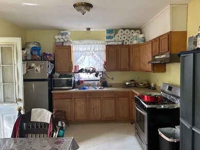 93 Wilmont St, Springfield, MA 01108 - photo 4