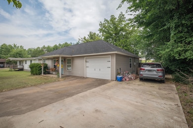 603 S Spring St, Grove, OK 74344 - photo 2