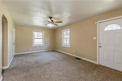 4420 Hickman Rd, Des Moines, IA 50310 - photo 3