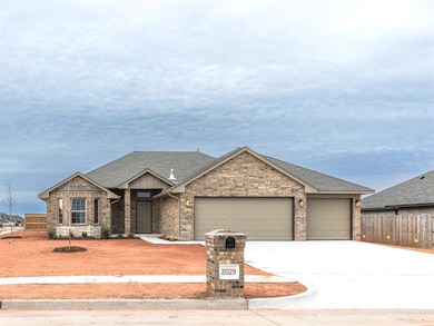 2029 W Flintlock Way, Mustang, OK 73064 - photo 2