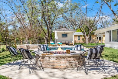 402 N Edison St, Fredericksburg, TX 78624 - photo 4