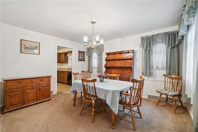FORMAL DINING ROOM
11X13