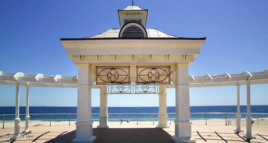 Pier Village beach
