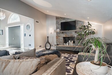 4 John Winthrop St, North Dartmouth, MA 02747 - photo 7