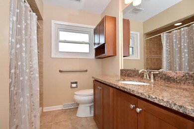 933 S Mitchell Ave, Elmhurst, IL 60126 - photo 6