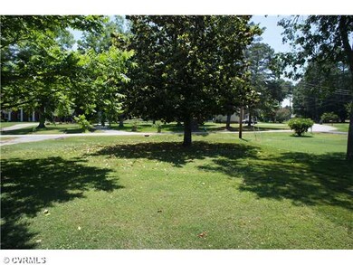 Yard/Garden - Nice large front yard!