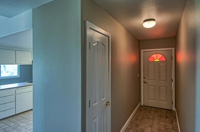 1912 Grandview Ave, Redding, CA 96001 - photo 3