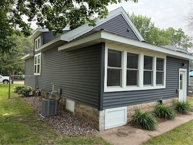 1028 Chauncey St, Eau Claire, WI 54701 - photo 4