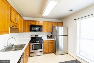 9244 Cardinal Forest Ln unit 201, Lorton, VA 22079 - photo 4