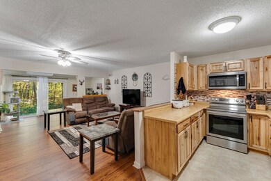 190 Oak Cir unit 2, Colchester, VT 05446 - photo 5