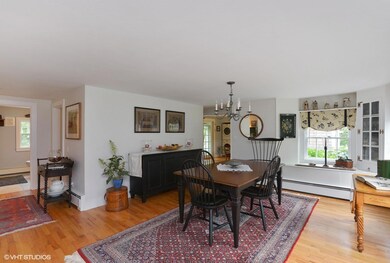 06_9SetucketRD_369_DiningArea_MLSuse_150