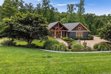 View of front of house featuring a front yard