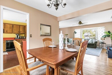 DiningRoom to Kitchen