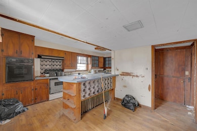 103 N Mulberry St, Eureka, KS 67045 - photo 7